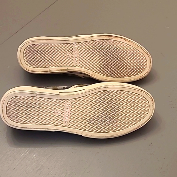 Groove Women's 7 Camo Slip-on Sneakers - Picture 6 of 14